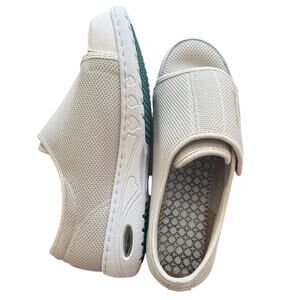 Gmedonm Wide Adjustable Women's Slip on Velcro Shoes Size 10